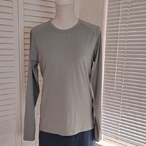 PIONEER Women's Long Sleeve Tee in Soft Gray